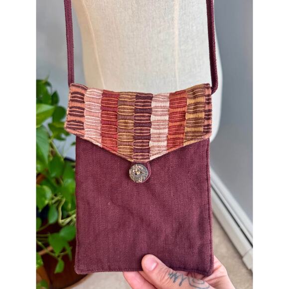 Handmade Guatemalan 100% Cotton Purse with Coconut Shell Button - Picture 3 of 8